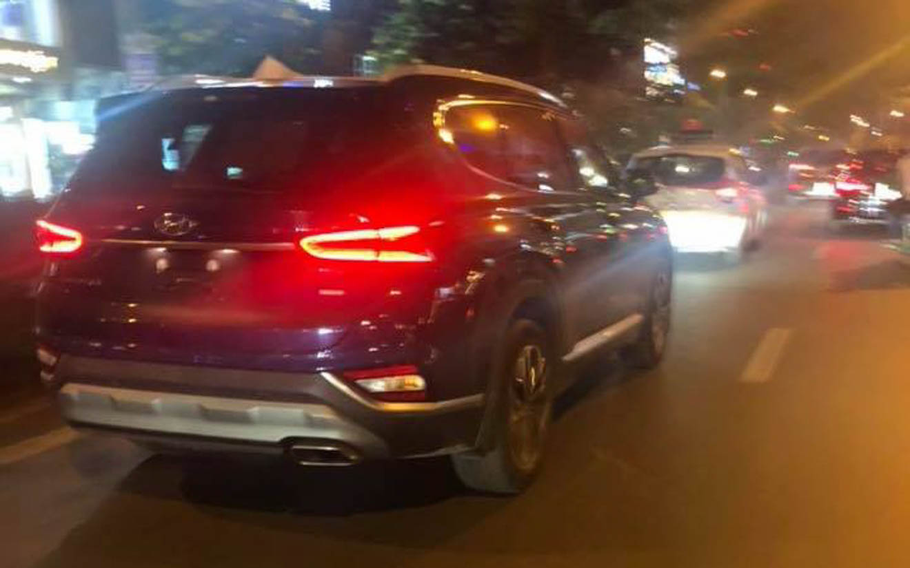 Hyundai SantaFe 2019 bất ngờ xuất hiện trên đường phố Hà Nội - 13