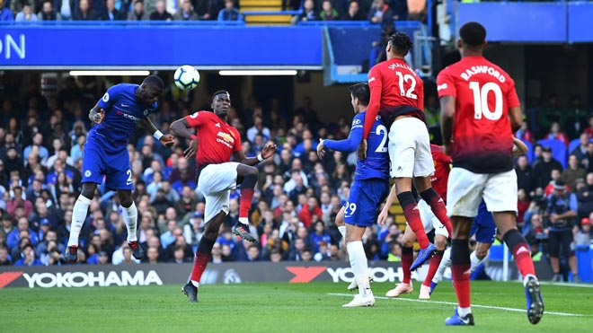 Đại chiến Chelsea-MU: Pogba mắc lỗi nghiệp dư khiến &#34;Quỷ đỏ&#34; ôm hận - 1