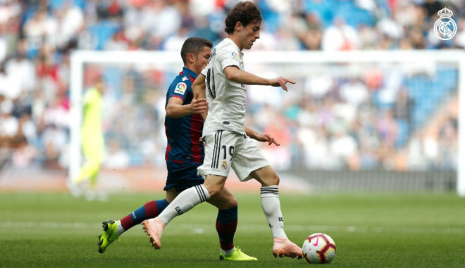 Real Madrid - Levante: 13 phút định đoạt, ngỡ ngàng 3 bàn bị từ chối - 1