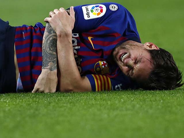 Thảm họa chờ Barca: Messi chấn thương nghỉ 1 tháng, lỡ Siêu kinh điển