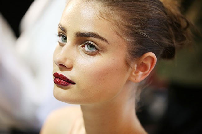 Mỹ nhân Taylor Hill có vẻ đẹp cổ điển.