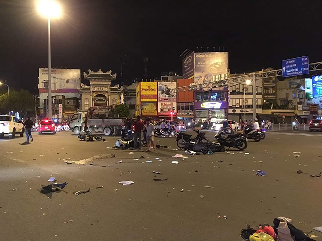 Nóng 24h qua: Nữ tài xế lái BMW say xỉn “lao như tên bắn” ở Sài Gòn - 1