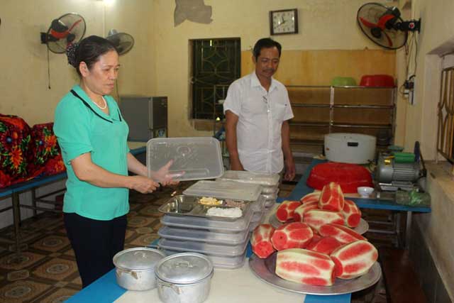 Hải Dương: Ban giám hiệu trường tiểu học Tứ Cường nói gì khi phụ huynh tố bữa ăn bán trú “bèo bọt”? - 4