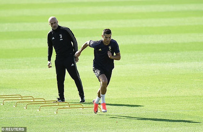 MU-Juventus: Ronaldo chăm chỉ &#34;luyện công&#34;, quyết đại náo Old Trafford - 4