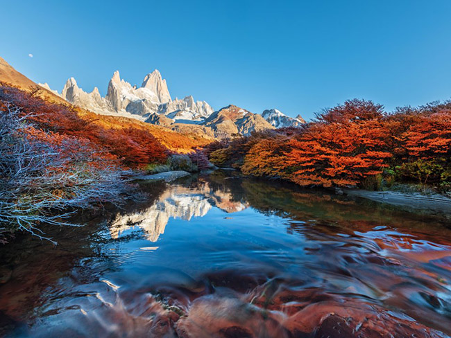 Núi Fitz Roy, Patagonia: Nằm trên biên giới của Argentina và Chile ở, ngọn núi cũng là nguồn cảm hứng đằng sau logo cho công ty may mặc Patagonia. Người sáng lập Patagonia, Yvon Chouinard, đã leo lên núi vào năm 1968.
