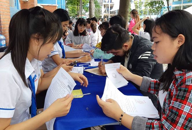 TP.HCM: Hơn 2.500 sinh viên có thể bị cấm thi vì nợ học phí - 1