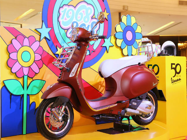 Mê mẩn Vespa Primavera bản kỷ niệm 50 năm đẹp chim sa cá lặn