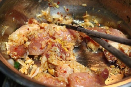 Ba chỉ kho riềng đơn giản, thơm ngon không tưởng - 6