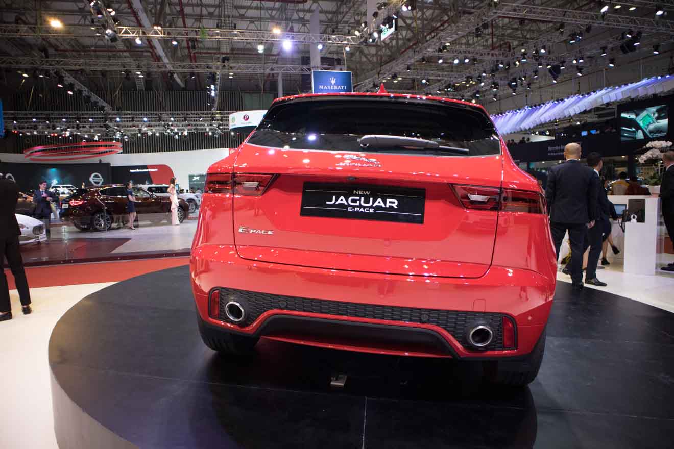 Jaguar E-Pace ra mắt tại Vietnam Motorshow 2018: Giá bán lẻ từ 2,95 tỷ đồng - 3