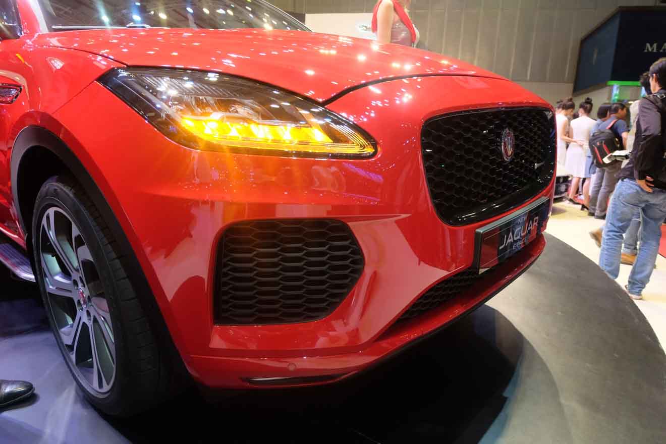 Jaguar E-Pace ra mắt tại Vietnam Motorshow 2018: Giá bán lẻ từ 2,95 tỷ đồng - 11