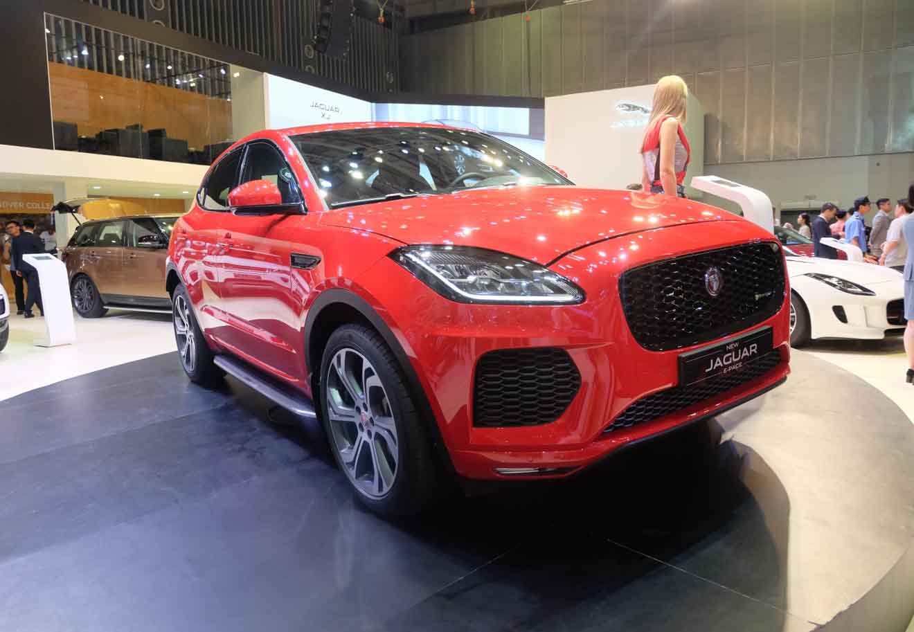 Jaguar E-Pace ra mắt tại Vietnam Motorshow 2018: Giá bán lẻ từ 2,95 tỷ đồng - 9