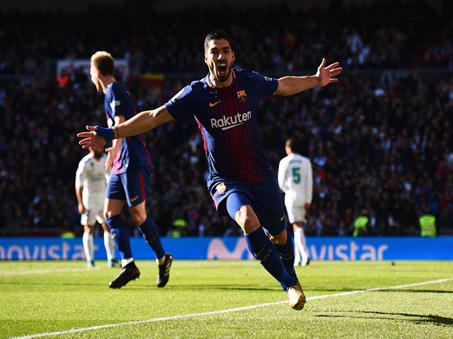 ”Cú đấm” Siêu kinh điển: Suarez ngã cực ngọt, VAR tặng quà Barca