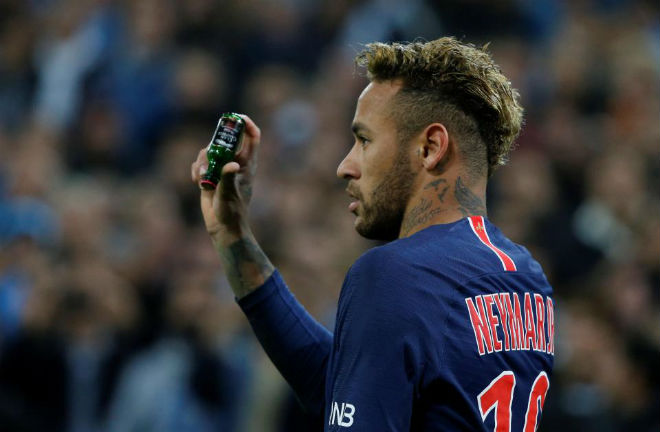 PSG đại chiến: Neymar bị tấn công, ném chai nước suýt vỡ đầu - 2