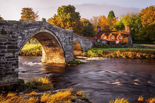 Mùa thu đến vơi một ngôi làng ở xứ Wales.
