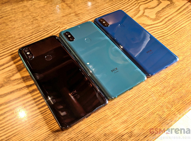 Camera trên Mi Mix 3 được DxOmark đánh giá cao khi có 103 điểm, ngang bằng với Galaxy Note9, HTC U12+ và chỉ xếp dưới Huawei P20 Pro và iPhone XS Max.