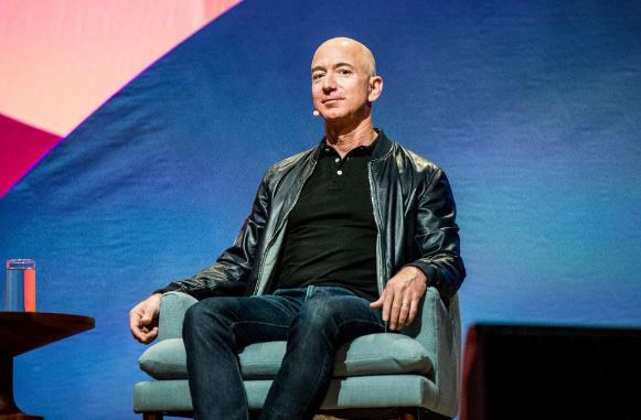 Tỷ phú Jeff Bezos lập kỷ lục sụt giảm tài sản nhanh và nhiều nhất lịch sử - 1