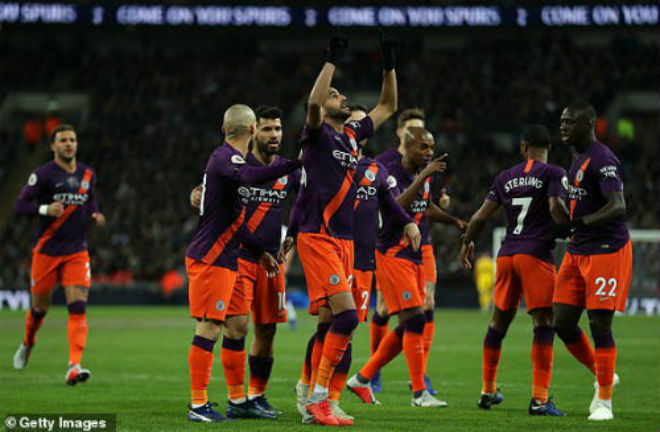 Man City lên đỉnh: Báo Anh khen vượt hiểm địa, Mahrez nhớ Chủ tịch Leicester - 1