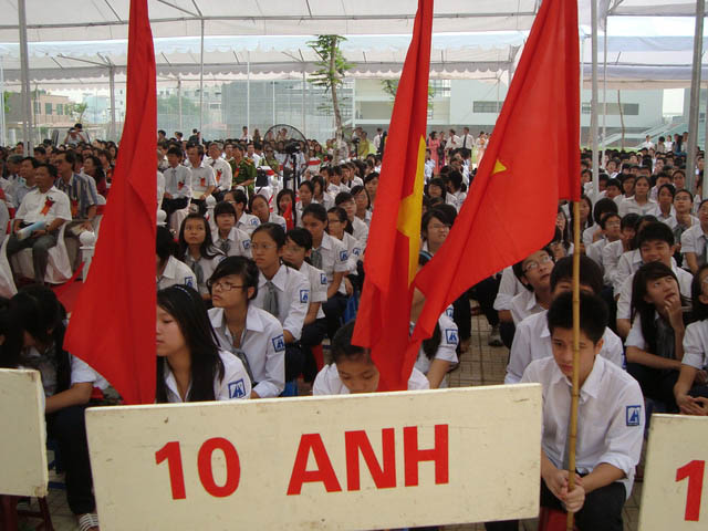Thi vào lớp 10 tại Hà Nội: Học sinh gồng mình ôn Ngoại ngữ - 1