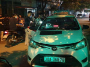 Tin tức trong ngày - Lái xe Mazda CX5 chèn xe qua người tài xế taxi giữa phố Hà Nội