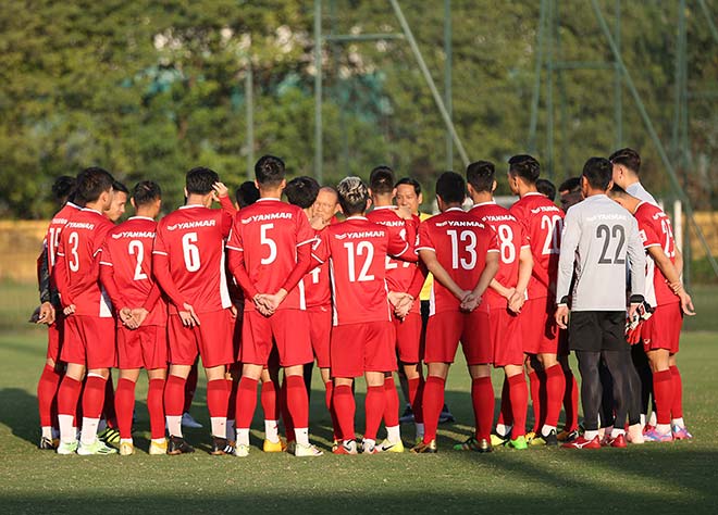 ĐT Việt Nam đóng cửa luyện chiêu lạ để gây “sốc” với Thái Lan, Malaysia - 1