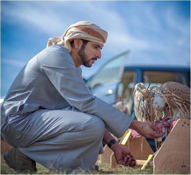 Hamdan bin Mohammed Al Maktoum - con trai &nbsp;Thủ tướng UAE Mohammed bin Rashid Al Maktoumvới vẻ ngoài điển trai thường&nbsp;đi du lịch khắp nơi.