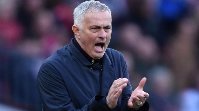 MU bơm tiền Mourinho mua sắm mùa đông: Vá hàng thủ gấp - 1