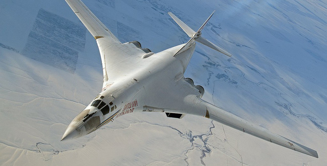 Đang tập trận cực lớn, NATO hoảng hồn vì hai máy bay ném bom Nga - 1