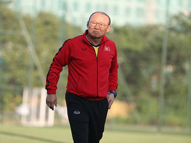 ĐT Việt Nam luyện bài đua AFF Cup: Thầy Park khiến học trò “choáng”