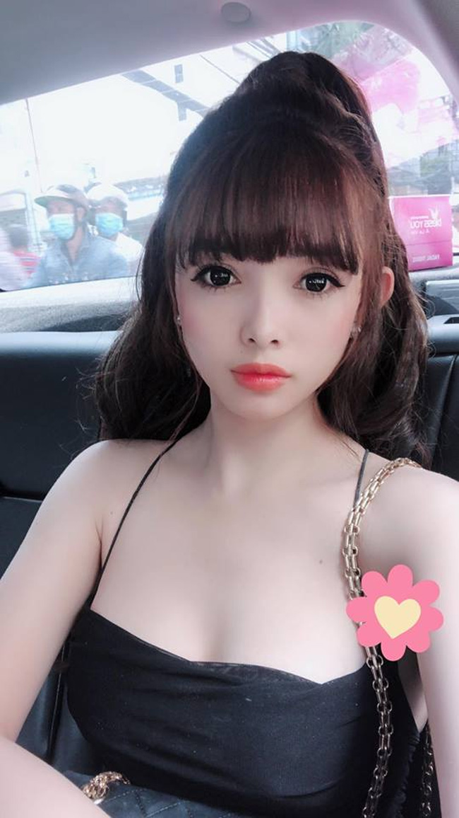 Với nhan sắc trẻ trung, xinh đẹp cùng vóc dáng nóng bỏng như hiện nay, ít ai tin rằng Việt Huê đã là gái hai con.