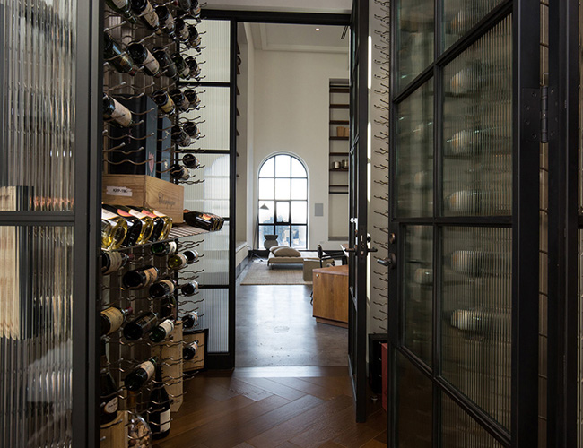 Một phòng rượu vang có thể chứa tới 630 chai rượu