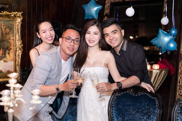 Nhạc sĩ bản hit của Hương Tràm tung ảnh bán nude - 1
