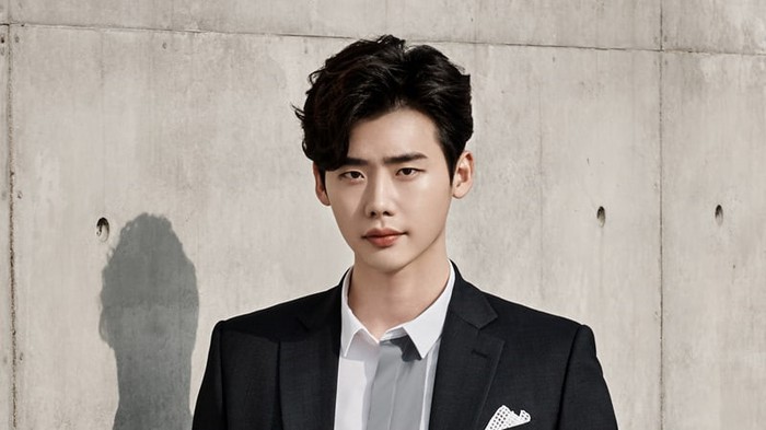 Mỹ nam nổi tiếng Lee Jong Suk bị giam giữ ở Indonesia - 3