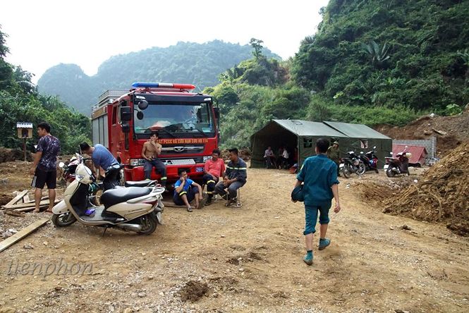 Hiện trường tìm kiếm 2 phu vàng bị mắc kẹt trong hang sâu hơn 100m - 9