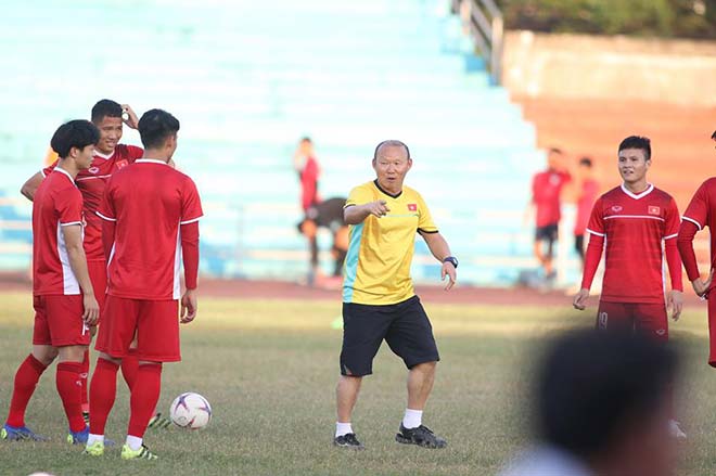 ĐT Việt Nam luyện công đấu Lào: HLV Park Hang Seo lo cái nóng đổ lửa (AFF cup) - 4