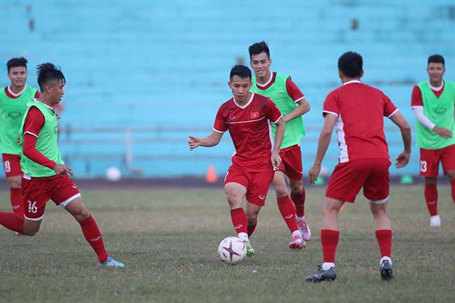 ĐT Việt Nam luyện công đấu Lào: HLV Park Hang Seo lo cái nóng đổ lửa (AFF cup) - 3