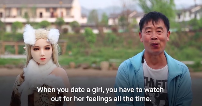 Người đàn ông Trung Quốc sống cùng 11 búp bê tình dục xinh như thiên thần - 1