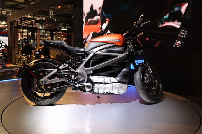 Mẫu xe điện Harley-Davidson LiveWire sẽ là mẫu xe Harley đầu tiên không có cụm đồng hồ hay nút chuyển số. Đay cũng là sản phẩm đầu tiên nằm trong chuỗi sản phẩm độc đáo mà Harley-Davidson sẽ sản xuất.