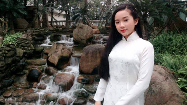 Hiện tại, Tú Linh không nối gót mẹ mà chuyển hướng kinh doanh. Điều đó giúp cô gái trẻ tự lập, có nguồn thu nhập đáng kể.