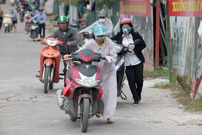 Những hình ảnh lạ lùng trên phố “dắt xe đi bộ” duy nhất ở Việt Nam - 6