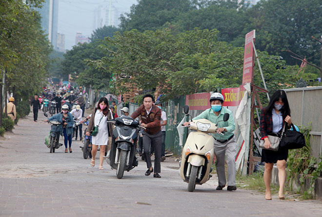 Những hình ảnh lạ lùng trên phố “dắt xe đi bộ” duy nhất ở Việt Nam - 10