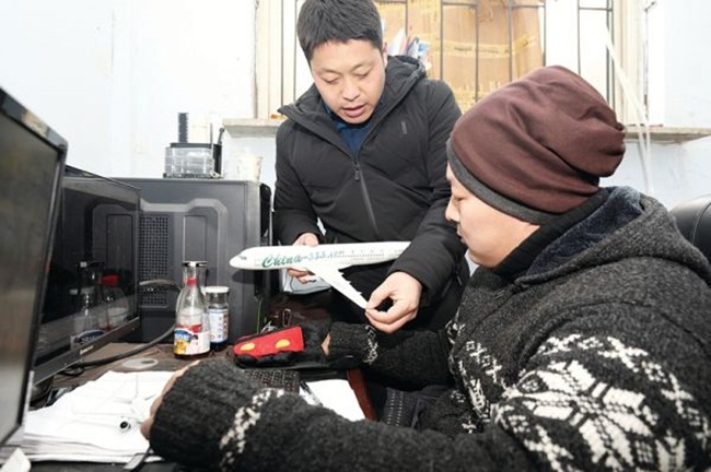 "Nếu tôi không thể làm một chiếc máy bay cho bản thân mình, tôi sẽ hối tiếc cả đời", Zhu nói.