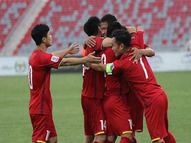 Trực tiếp bóng đá Lào - Việt Nam: Lâm ”Tây” bắt chính, mũi đinh ba hàng công (AFF Cup 2018)