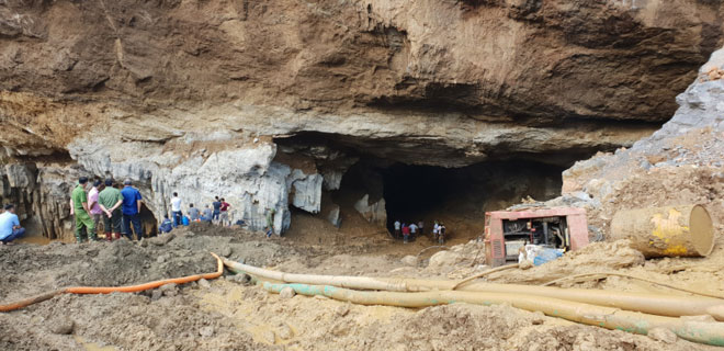 Hai phu vàng mắc kẹt Hòa Bình: Người thân chờ đợi trong tuyệt vọng - 2