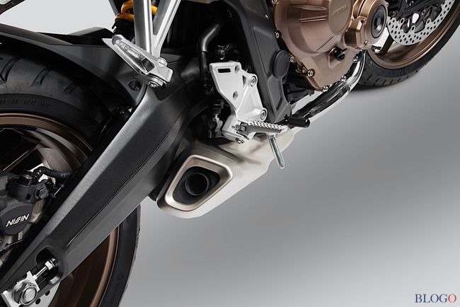2019 Honda CB650R có ống xả và bộ hút khí cùng hệ thống đếm thời gian mới cho 16 valve, cộng với tỉ số nén cao hơn.