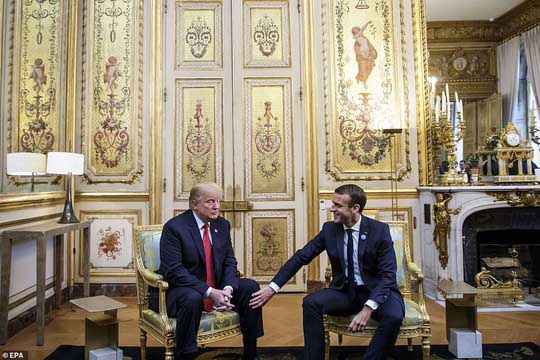 Giải mã phản ứng của ông Trump khi ông Macron vỗ đầu gối - 2