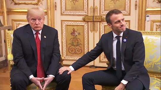 Giải mã phản ứng của ông Trump khi ông Macron vỗ đầu gối - 1