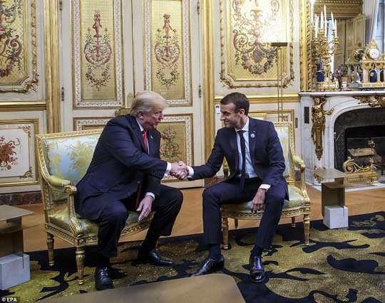 Giải mã phản ứng của ông Trump khi ông Macron vỗ đầu gối - 7