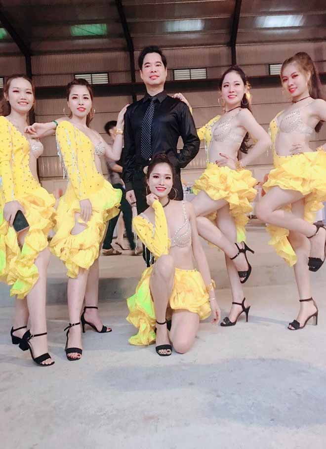 24h HOT: Đám cưới &#34;khủng&#34; ở quê chi gần 1 tỷ dựng rạp, mời Ngọc Sơn về hát - 1