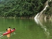 Du lịch - Bơi thuyền trên lòng hồ Na Hang giữa đại ngàn