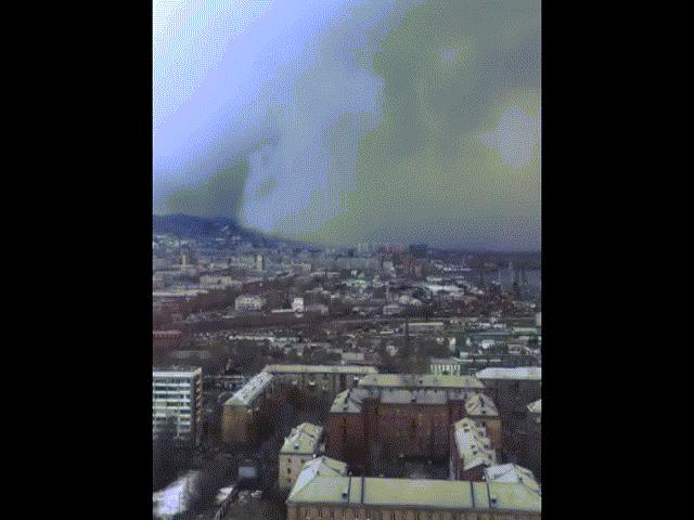 Video ”sóng thần” tuyết khổng lồ nuốt chửng thành phố Nga